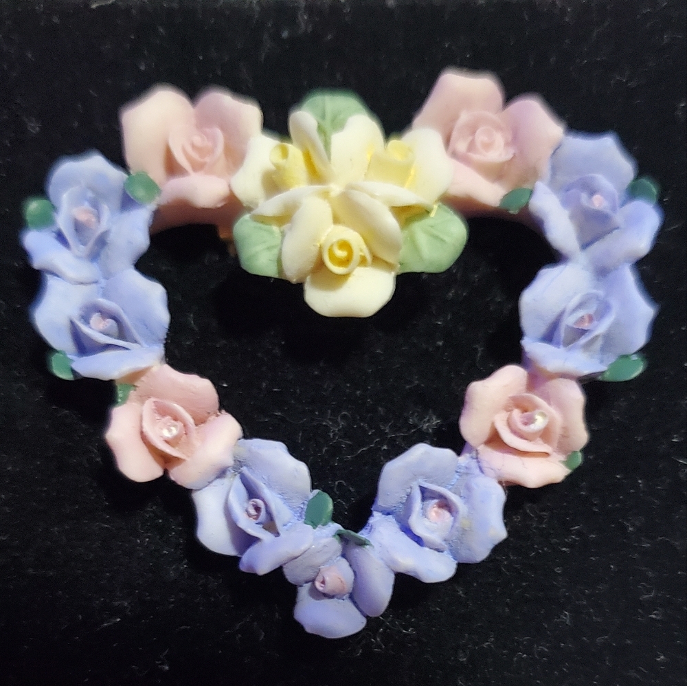 Avon Hearts And Flowers Pin/Brooch**1998**Never Worn